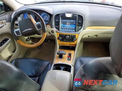 Zdjęcie 8 z 12 samochodu: 2014 CHRYSLER 300C 4DR VIN:2C3CCAEG6EH228432 - miniatura