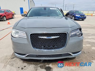 Piąte zdjęcie samochodu w środku: 2019 CHRYSLER 300 TOURING VIN:2C3CCAAG2KH548932 - miniatura