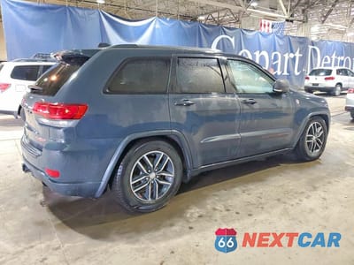 Trzecie zdjęcie samochodu z tyłu: 2018 JEEP GRAND CHEROKEE TRAILHAWK VIN:1C4RJFLG9JC322104 - miniatura