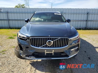 Piąte zdjęcie samochodu w środku: 2023 VOLVO XC60 ULTIMATE VIN:YV4H60DA4P1226791 - miniatura