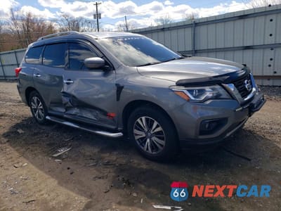 Czwarte zdjęcie samochodu z boku: 2017 NISSAN PATHFINDER SL VIN:5N1DR2MM9HC635658 - miniatura