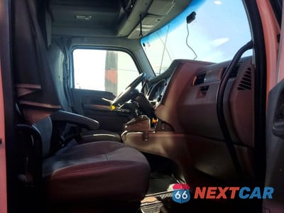 Piąte zdjęcie samochodu w środku: 2018 KENWORTH T680 SEMI TRUCK VIN:1XKYD49X2JJ175459 - miniatura