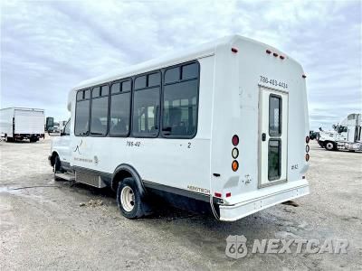 Trzecie zdjęcie samochodu z tyłu: 2014 CHEVROLET EXPRESS SHUTTLE BUS VIN:1GB6G5BG1E1175912 - miniatura