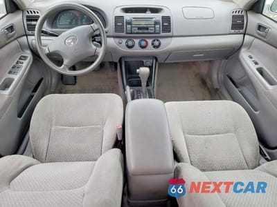 Zdjęcie 8 z 13 samochodu: 2002 TOYOTA CAMRY LE VIN:JTDBE32K420119764 - miniatura