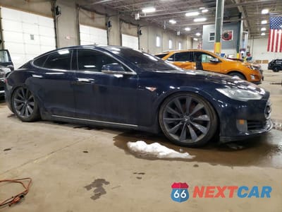Czwarte zdjęcie samochodu z boku: 2012 TESLA MODEL S VIN:5YJSA1CN8CFP03063 - miniatura