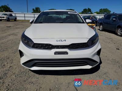 Piąte zdjęcie samochodu w środku: 2024 KIA FORTE LXS VIN:3KPF24AD1RE812456 - miniatura