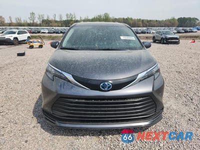 Piąte zdjęcie samochodu w środku: 2025 TOYOTA SIENNA LE 8-PASSENGER VIN:5TDKSKFC8SS222494 - miniatura