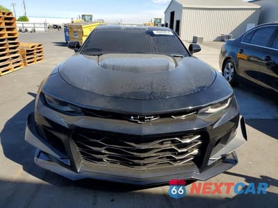 Piąte zdjęcie samochodu w środku: 2018 CHEVROLET CAMARO ZL1 VIN:1G1FK1R63J0188802 - miniatura