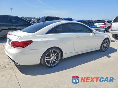 Trzecie zdjęcie samochodu z tyłu: 2016 MERCEDES-BENZ E 400 VIN:WDDKJ6FB0GF326220 - miniatura