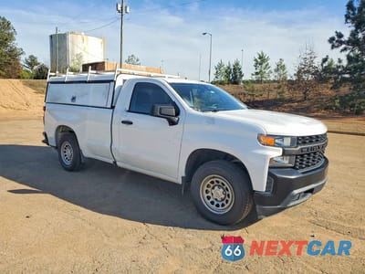 Czwarte zdjęcie samochodu z boku: 2019 CHEVROLET SILVERADO C1500 VIN:3GCNWAEH8KG180433 - miniatura