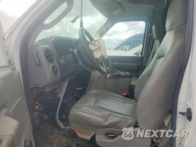 Zdjęcie 7 z 14 samochodu: 2019 FORD E450 DELIVERY TRUCK VIN:1FDXE4FS0KDC63466 - miniatura