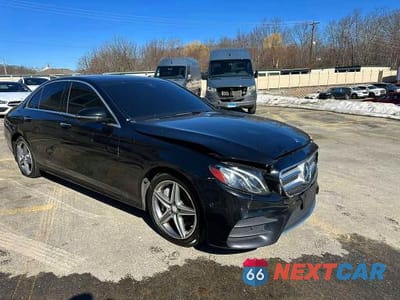 Czwarte zdjęcie samochodu z boku: 2017 MERCEDES-BENZ E 300 4MATIC VIN:WDDZF4KBXHA053876 - miniatura