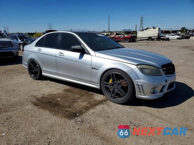 Czwarte zdjęcie samochodu z boku: 2009 MERCEDES-BENZ C 63 AMG VIN:WDDGF77X99F214624 - miniatura