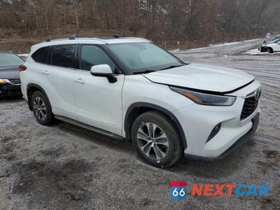 Czwarte zdjęcie samochodu z boku: 2022 TOYOTA HIGHLANDER XLE VIN:5TDHZRBH8NS581817 - miniatura