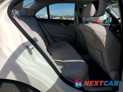 Zdjęcie 10 z 12 samochodu: 2010 MERCEDES-BENZ C 300 VIN:WDDGF5EB3AF429383 - miniatura