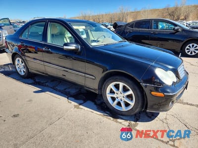 Czwarte zdjęcie samochodu z boku: 2007 MERCEDES-BENZ C 280 VIN:WDBRF54H27F875508 - miniatura