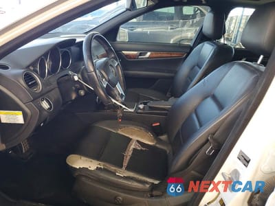 Zdjęcie 7 z 11 samochodu: 2014 MERCEDES-BENZ C 250 VIN:WDDGF4HB9ER312563 - miniatura