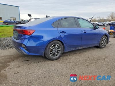 Trzecie zdjęcie samochodu z tyłu: 2023 KIA FORTE LXS VIN:3KPF24ADXPE652459 - miniatura