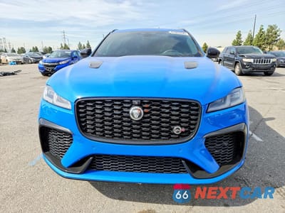 Piąte zdjęcie samochodu w środku: 2024 JAGUAR F-PACE SVR VIN:SADCZ2EE0RA739609 - miniatura