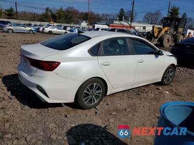 Trzecie zdjęcie samochodu z tyłu: 2022 KIA FORTE LXS VIN:3KPF24AD2NE462619 - miniatura