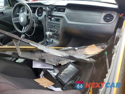 Zdjęcie 8 z 11 samochodu: 2012 FORD MUSTANG VIN:1ZVBP8EM6C5210461 - miniatura