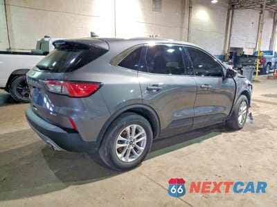 Trzecie zdjęcie samochodu z tyłu: 2022 FORD ESCAPE SE VIN:1FMCU9G66NUB70858 - miniatura