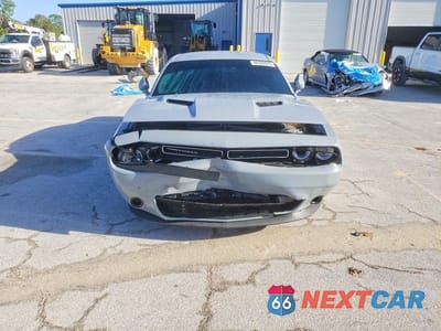 Piąte zdjęcie samochodu w środku: 2022 DODGE CHALLENGER SXT VIN:2C3CDZAG2NH211788 - miniatura