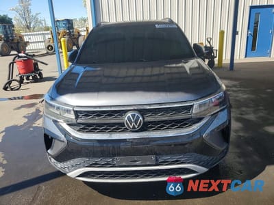 Piąte zdjęcie samochodu w środku: 2022 VOLKSWAGEN TAOS S VIN:3VVCX7B28NM028344 - miniatura