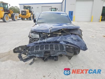 Piąte zdjęcie samochodu w środku: 2017 JEEP GRAND CHEROKEE SRT-8 VIN:1C4RJFDJ2HC720601 - miniatura