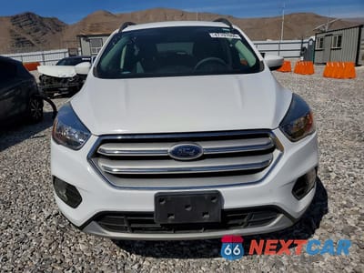 Piąte zdjęcie samochodu w środku: 2018 FORD ESCAPE SE VIN:1FMCU0GD6JUC35972 - miniatura
