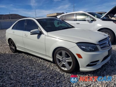 Czwarte zdjęcie samochodu z boku: 2011 MERCEDES-BENZ C 300 4MATIC VIN:WDDGF8BB2BR161464 - miniatura