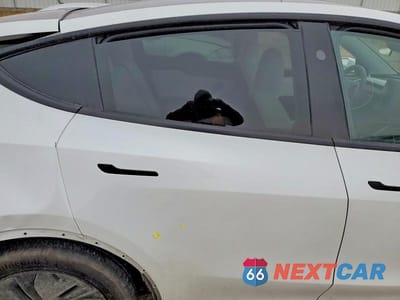 Zdjęcie 11 z 13 samochodu: 2026 TESLA MODEL Y VIN:7SAYGDEE5TF339100 - miniatura