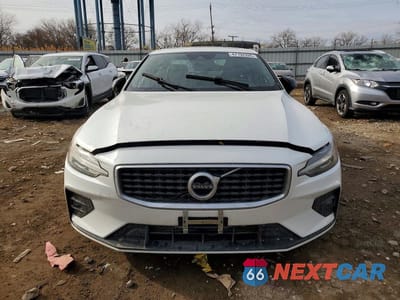 Piąte zdjęcie samochodu w środku: 2019 VOLVO S60 T6 R-DESIGN VIN:7JRA22TM7KG014501 - miniatura