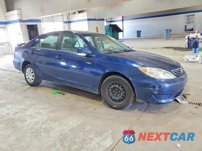 Czwarte zdjęcie samochodu z boku: 2005 TOYOTA CAMRY LE VIN:4T1BE30K25U032389 - miniatura