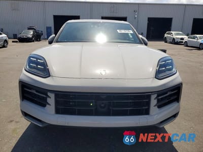 Piąte zdjęcie samochodu w środku: 2025 PORSCHE CAYENNE VIN:WP1AA2AY8SDA03319 - miniatura