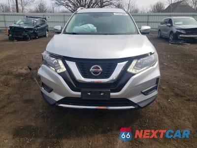 Piąte zdjęcie samochodu w środku: 2020 NISSAN ROGUE SV VIN:JN8AT2MV5LW117740 - miniatura
