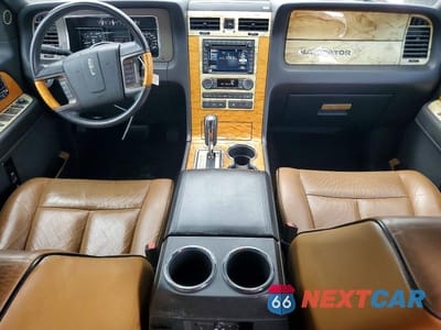 Zdjęcie 8 z 13 samochodu: 2013 LINCOLN NAVIGATOR VIN:5LMJJ2H55DEL02933 - miniatura