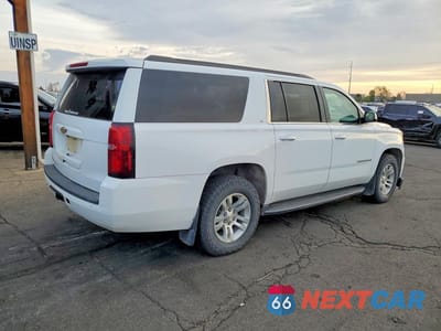 Trzecie zdjęcie samochodu z tyłu: 2020 CHEVROLET SUBURBAN K1500 LT VIN:1GNSKHKC0LR300069 - miniatura