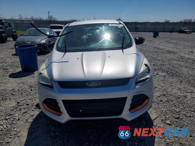 Piąte zdjęcie samochodu w środku: 2013 FORD ESCAPE S VIN:1FMCU0F76DUB50534 - miniatura