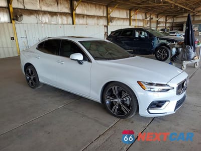 Czwarte zdjęcie samochodu z boku: 2022 VOLVO S60 T8 RECHARGE INSCRIPTION VIN:7JRH60FL3NG192680 - miniatura