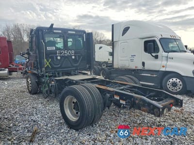 Trzecie zdjęcie samochodu z tyłu: 2023 FREIGHTLINER CASCADIA 116 TRUCK CAB AND CHASSIS VIN:3AKJHTDV2PSNK5894 - miniatura
