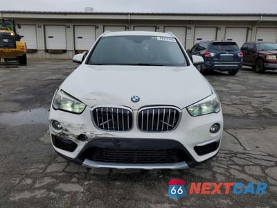 Piąte zdjęcie samochodu w środku: 2017 BMW X1 XDRIVE28I VIN:WBXHT3C31H5F80509 - miniatura