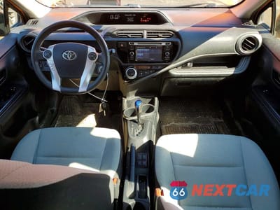 Zdjęcie 8 z 12 samochodu: 2017 TOYOTA PRIUS C ONE VIN:JTDKDTB33H1592358 - miniatura