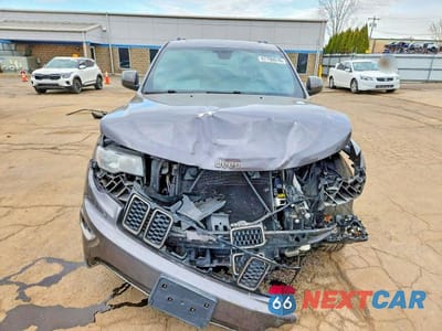 Piąte zdjęcie samochodu w środku: 2016 JEEP GRAND CHEROKEE LAREDO VIN:1C4RJFAG0GC420871 - miniatura