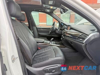 Piąte zdjęcie samochodu w środku: 2018 BMW X5 XDRIVE35I VIN:5UXKR0C52J0Y02782 - miniatura