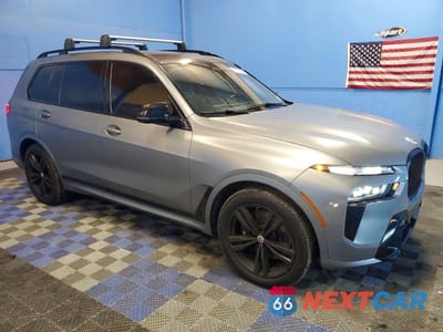 Czwarte zdjęcie samochodu z boku: 2024 BMW X7 M60I VIN:5UX33EM09R9T70057 - miniatura