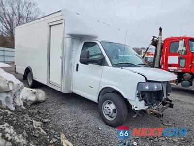 Czwarte zdjęcie samochodu z boku: 2022 CHEVROLET EXPRESS G3500 VIN:1HA3GTC75NN008989 - miniatura