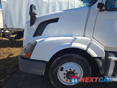 Zdjęcie 7 z 10 samochodu: 2016 VOLVO VNL SEMI TRUCK VIN:4V4N39TGXGN965668 - miniatura