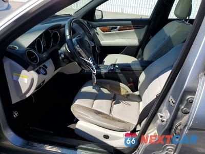 Zdjęcie 7 z 11 samochodu: 2013 MERCEDES-BENZ C 250 VIN:WDDGF4HB8DR248482 - miniatura