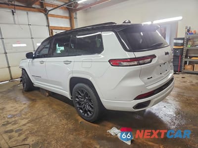 Drugie zdjęcie samochodu z przodu: 2023 JEEP GRAND CHEROKEE L SUMMIT VIN:1C4RJKET4P8103825 - miniatura